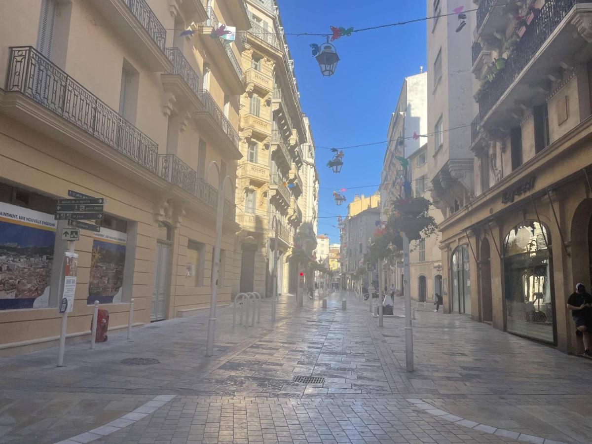Appartement Mignon Calme Douillet Ascenseur Clim Etage Eleve Proche Parking Et Toutes Commodites Au Coeur Du Toulon Historique Ngoại thất bức ảnh
